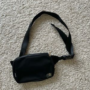 Lululemon Everywhere Large Belt Bag 2L
